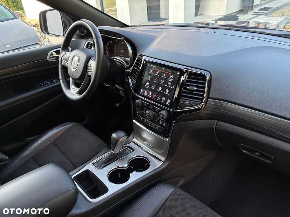 Jeep Grand Cherokee - 38