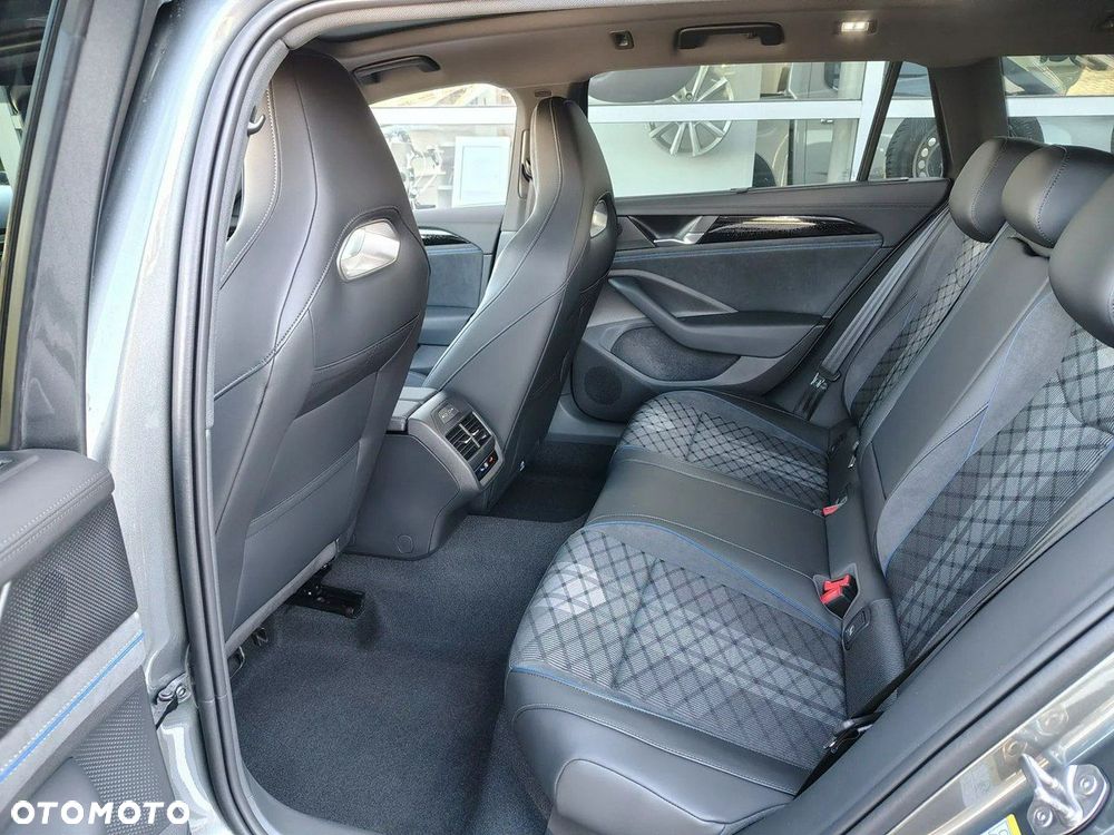 Volkswagen Passat - 10