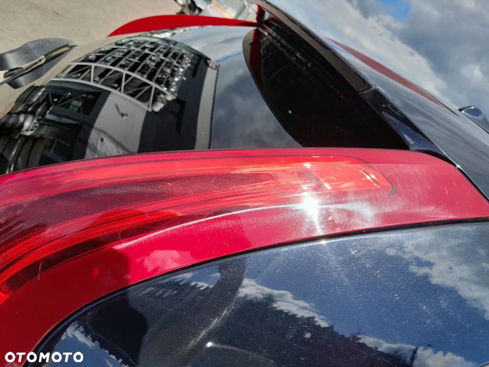 VOLVO XC60 LAMPA TYLNA PRAWA W BŁOTNIK - 3