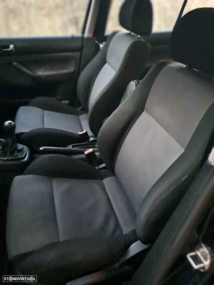 VW Bora 1.9 TDi Confortline - 10
