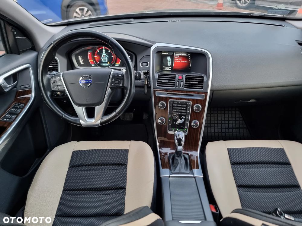 Volvo XC 60 D5 AWD Geartronic Momentum - 12