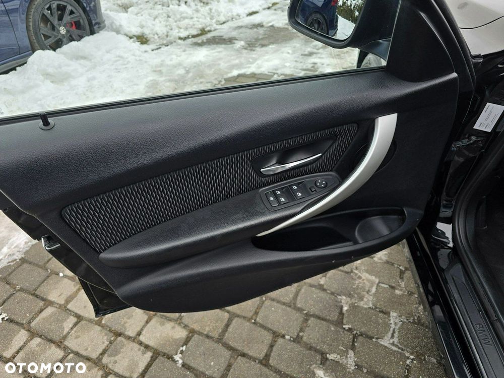 BMW Seria 3 318d - 23