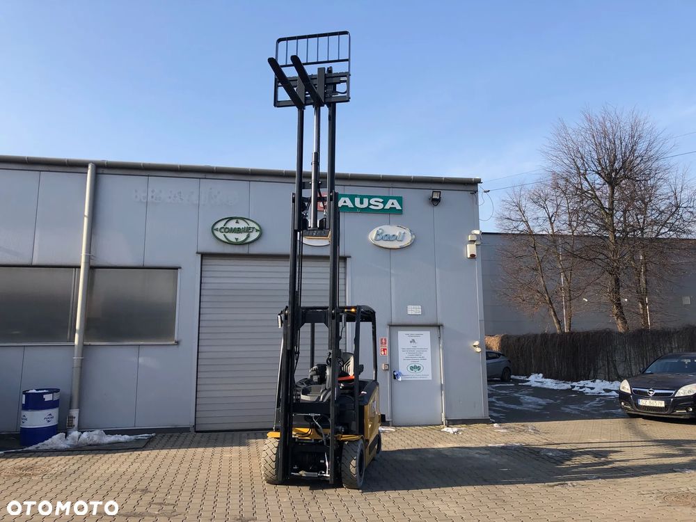 Caterpillar EP25ACN - 10