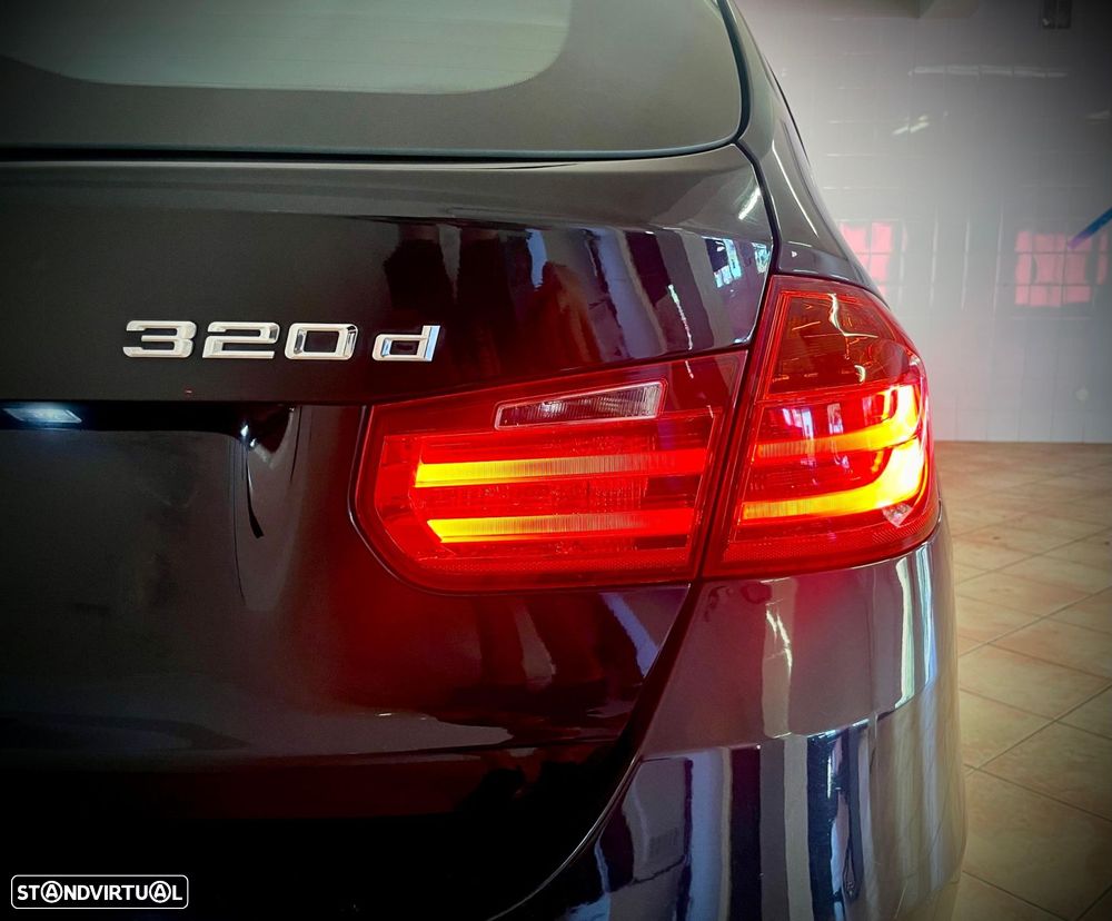 BMW 320 d Touring EfficientDynamics Auto - 42
