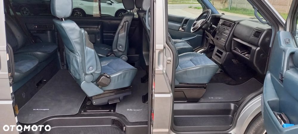 Volkswagen Caravelle - 27