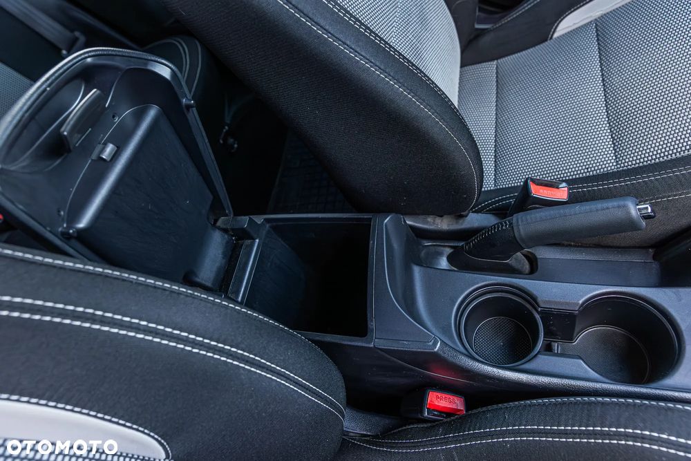 Kia Ceed 1.6 GDI Dream Team Edition - 31