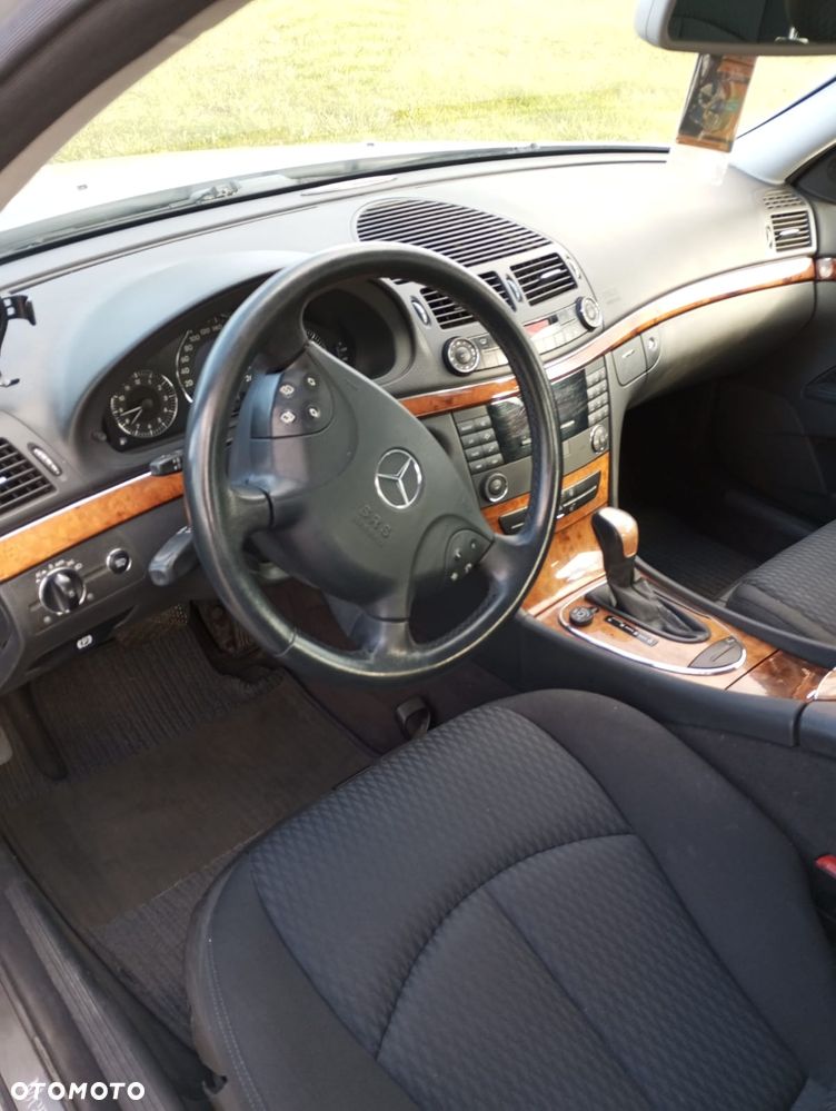 Mercedes-Benz Klasa E 320 T Elegance - 9