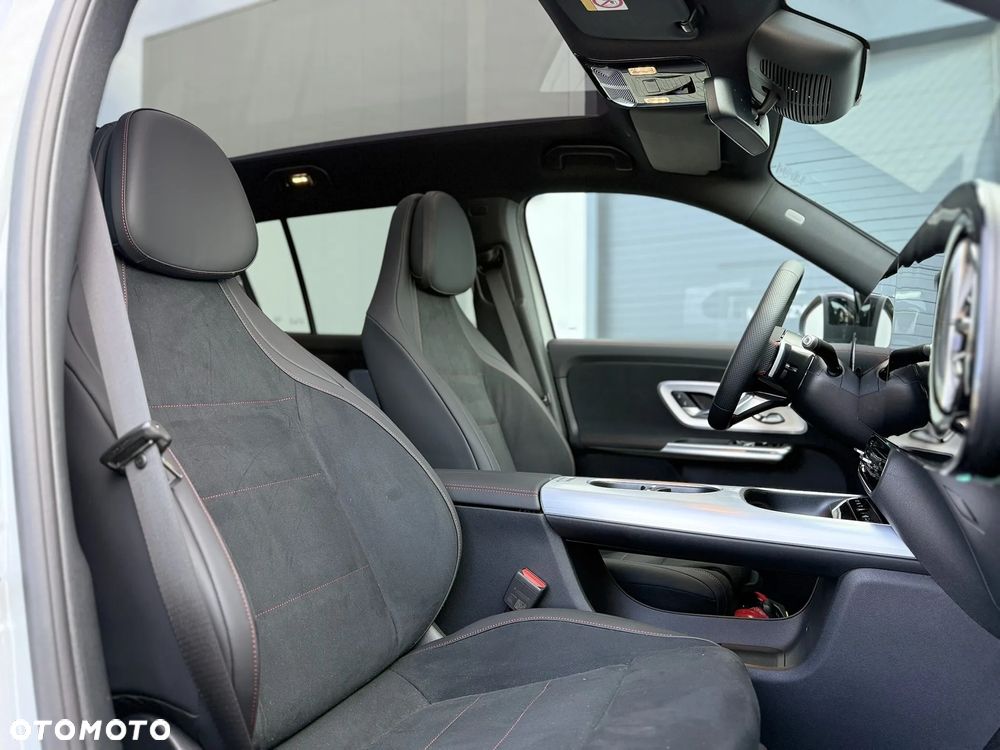 Mercedes-Benz GLB - 27