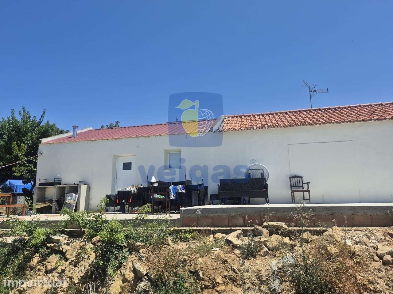 Moradia T4 com 4.700 m² de terreno, terraço e lareira - Grande imagem: 4/28