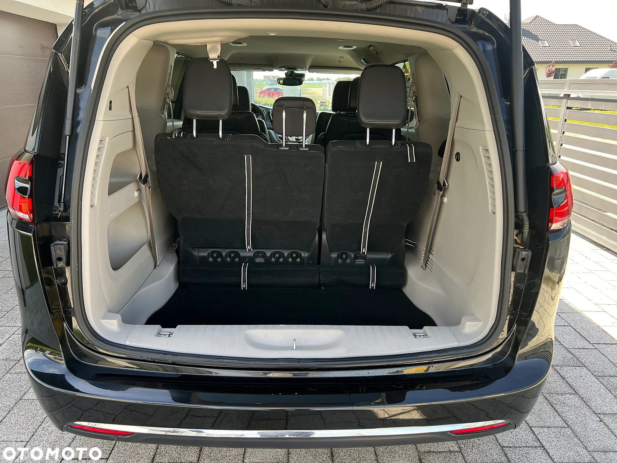 Chrysler Pacifica - 25