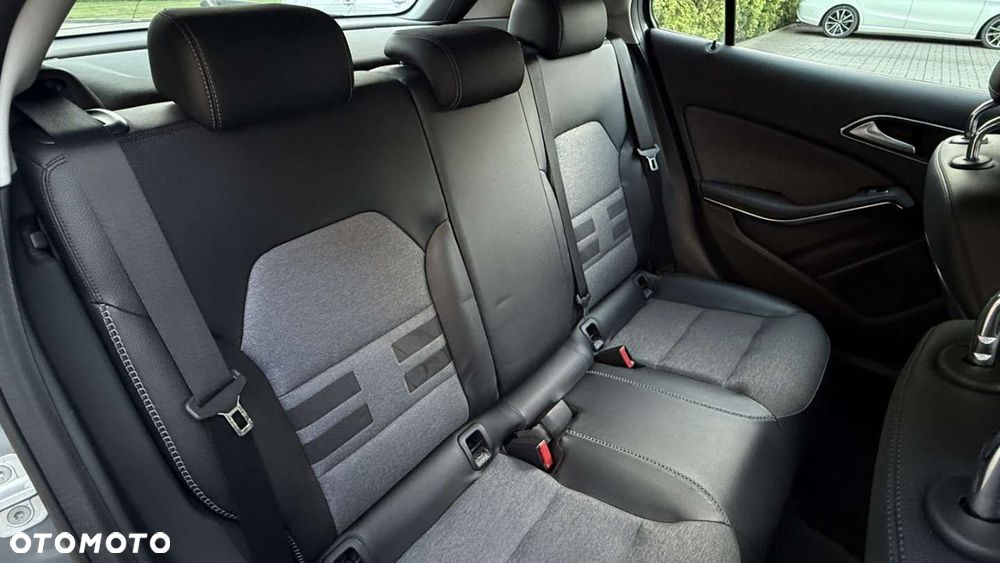Mercedes-Benz GLA 200 Style - 33