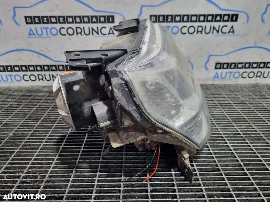 Far Dreapta Suzuki Grand Vitara 2006 - 2012 SUV 4 Usi (1263) Cu lupă - 3