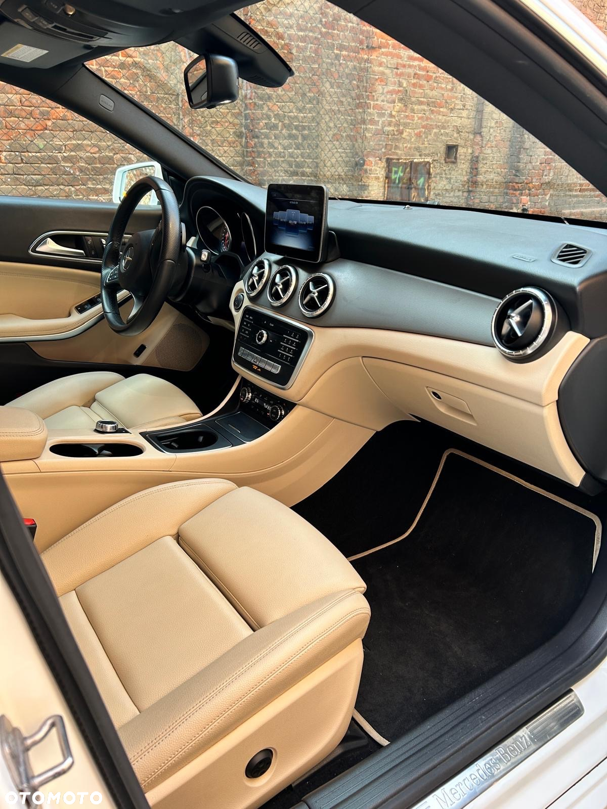 Mercedes-Benz CLA 250 4-Matic - 16