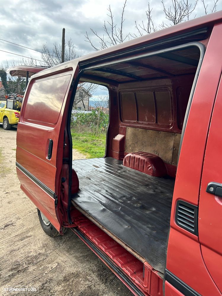 Toyota HiAce 2.4 D LH102L - 12