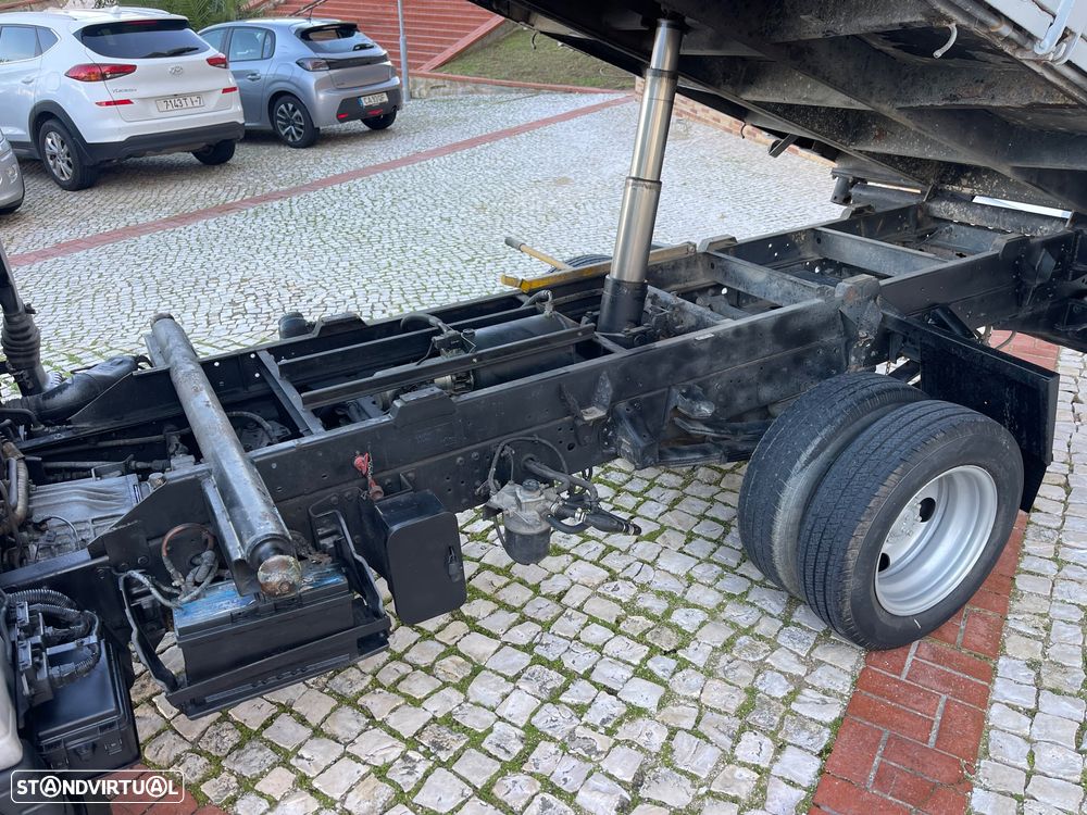 Mitsubishi FUSO CANTER - 11