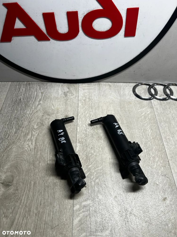 AUDI A4 B8 SPRYSKIWACZ LAMPY PRAWY LEWY 8K0955102D 8K0955101D ORYGINAŁ
