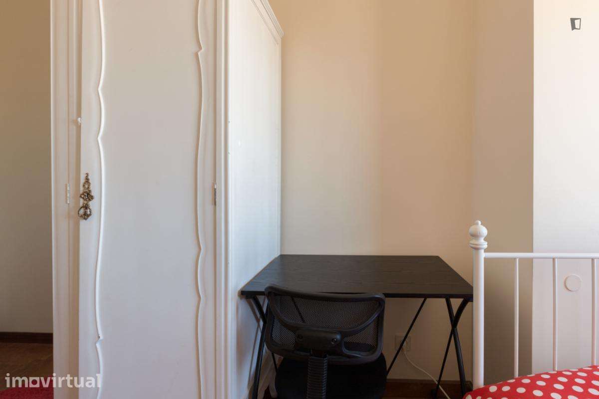 Quarto - localizado em Paranhos Porto - Grande imagem: 3/15