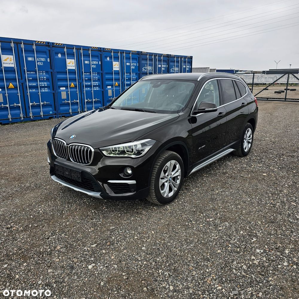 BMW X1 xDrive20i Sport Line - 3