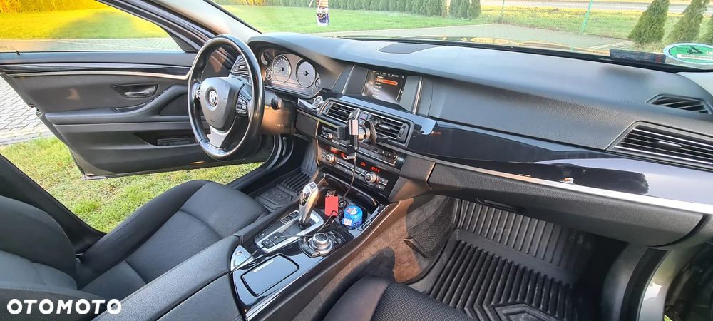 BMW Seria 5 518d - 14