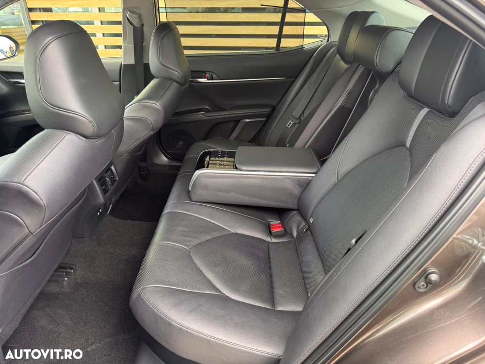 Toyota Camry 2.5 Exclusive - 25