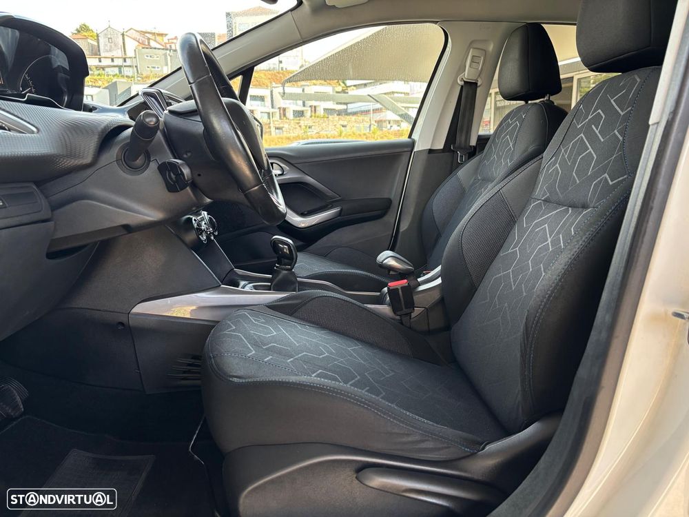 Peugeot 2008 1.2 PureTech Style - 6