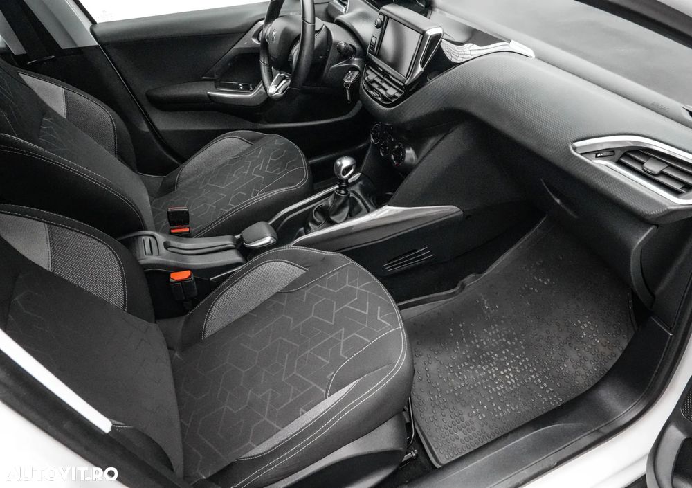 Peugeot 2008 BlueHDi 100 STOP & START Allure - 12