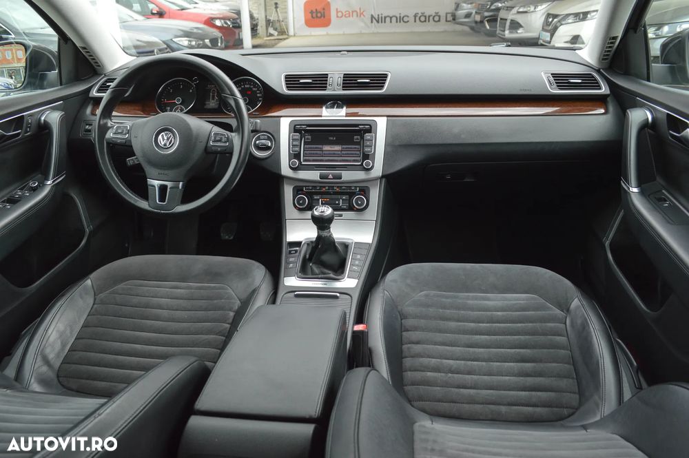 Volkswagen Passat 2.0 TDI DPF 4Motion Highline - 24