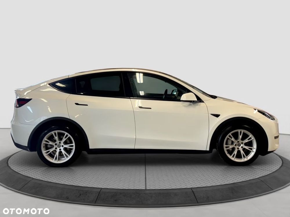 Tesla Model Y Long Range AWD - 2