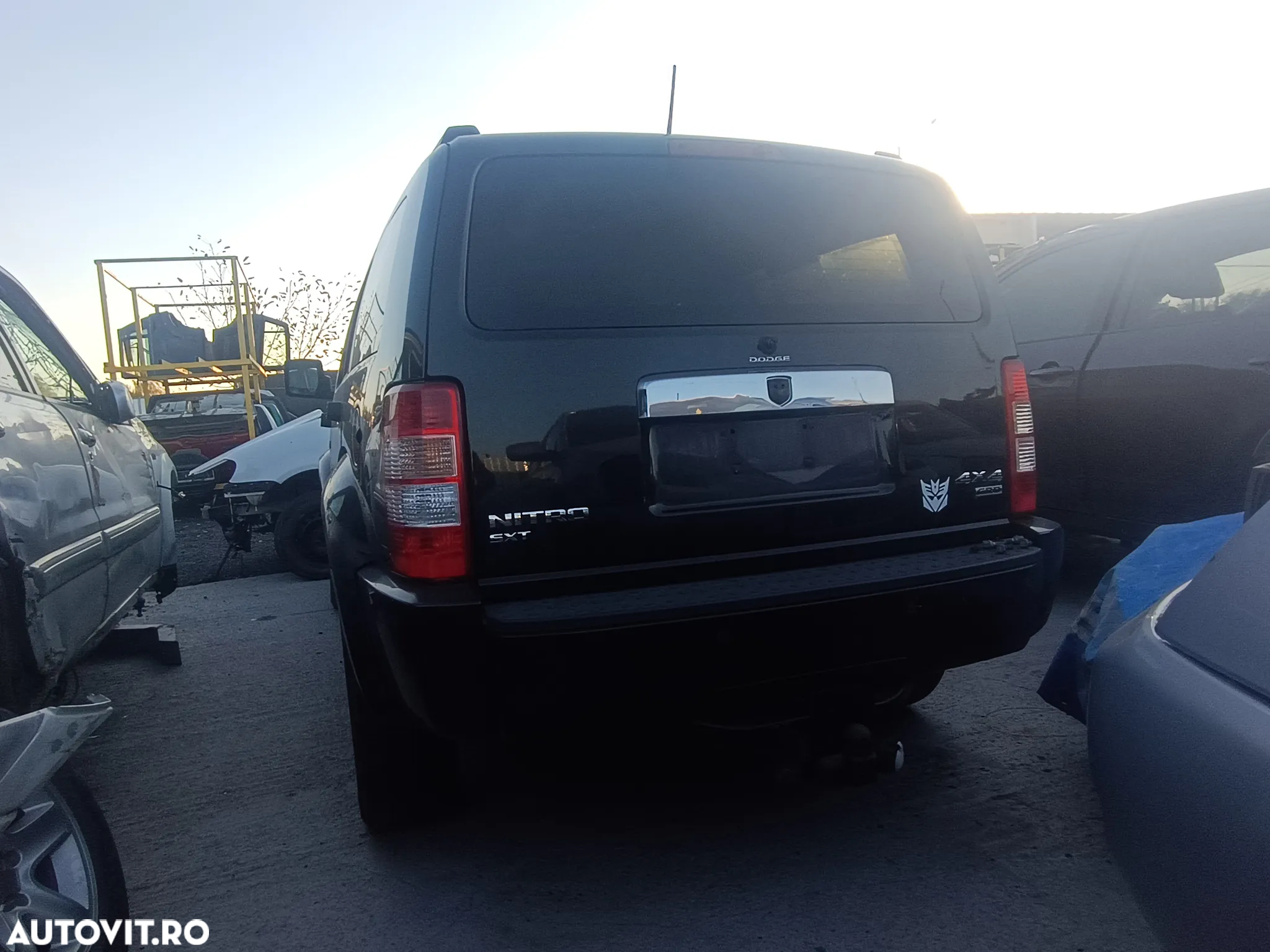 Dezmembrez Dodge Nitro 2.8crd automat - 4