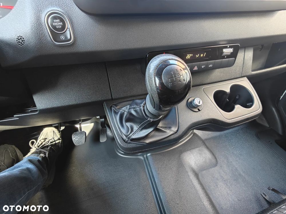 Mercedes-Benz Sprinter - 26