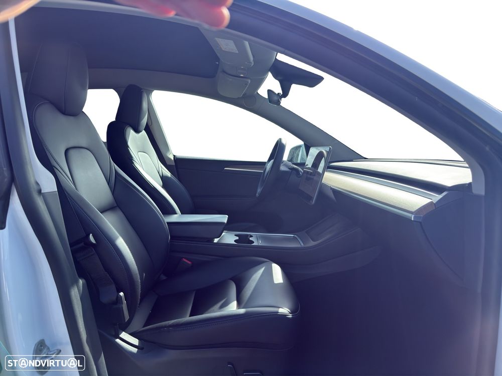 Tesla Model Y Long Range Dual Motor AWD - 16