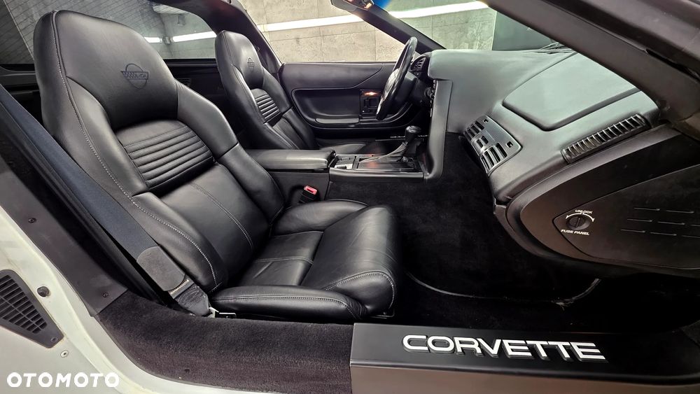 Chevrolet Corvette - 31