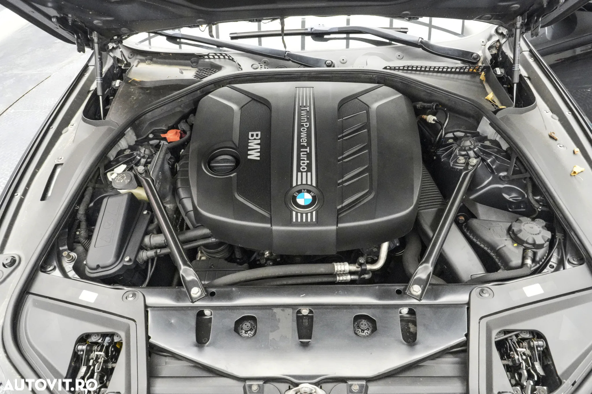 BMW Seria 5 525d xDrive Touring - 28