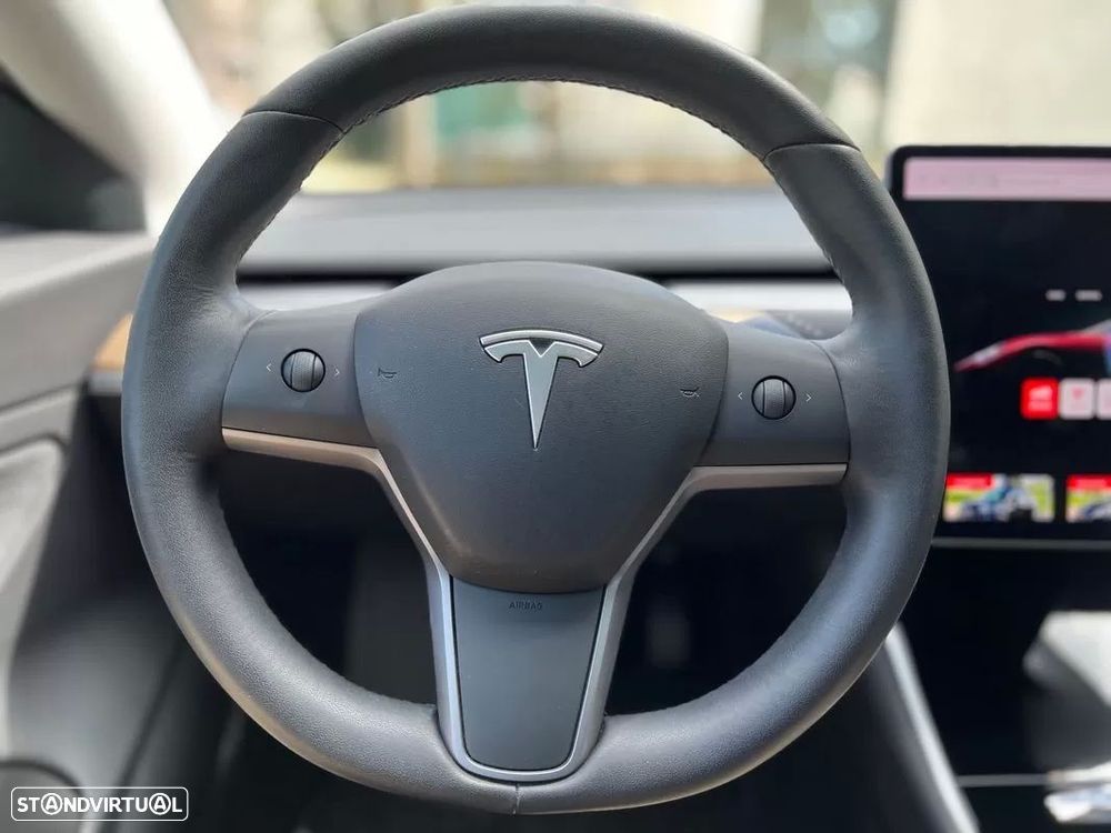 Tesla Model 3 - 24