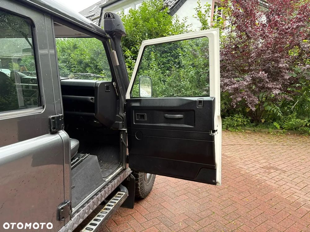 Land Rover Defender 110 SE - 34