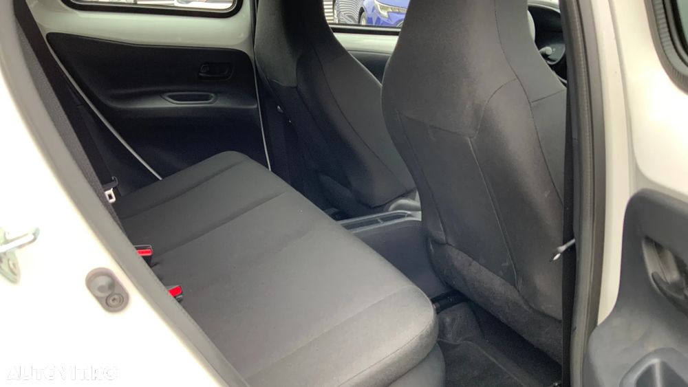 Toyota Aygo X 1.5l HEV 116CP Active - 11