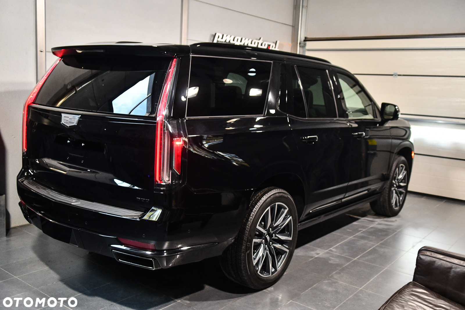 Cadillac Escalade - 13