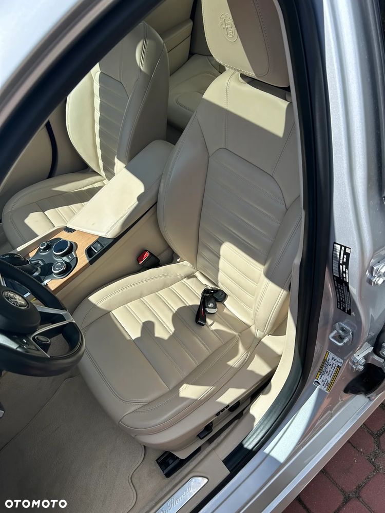 Alfa Romeo Giulia 2.0 Turbo 16V AT8-Q4 Ti - 13