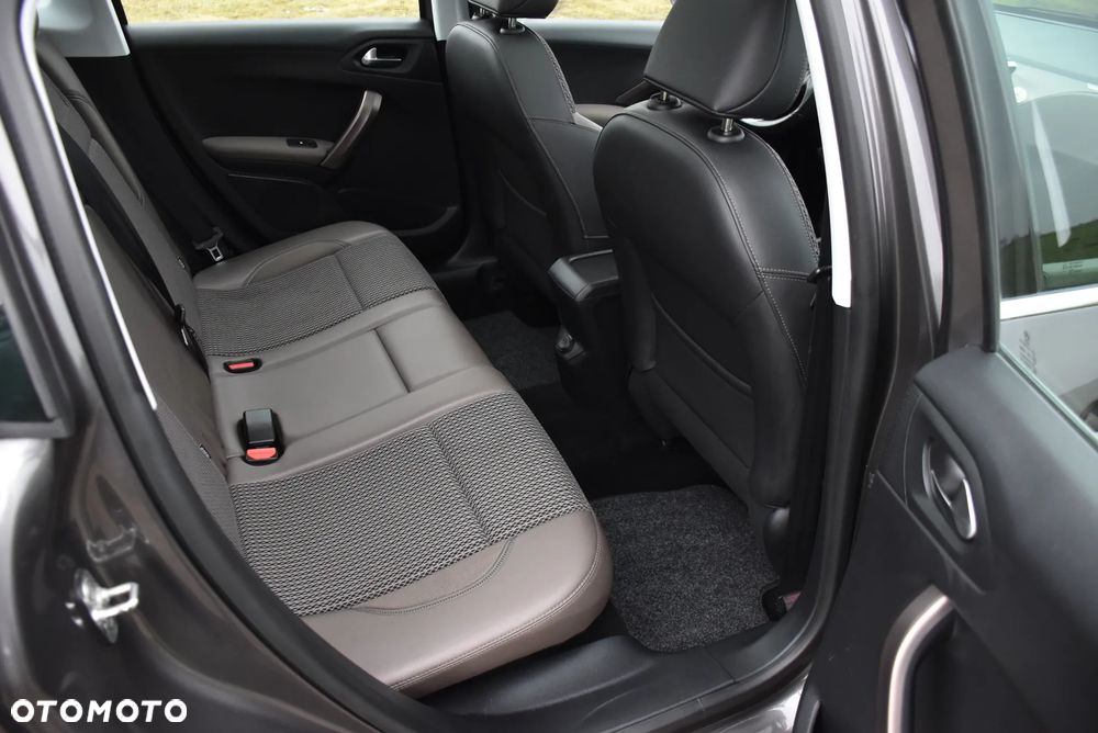 Peugeot 2008 e-HDi FAP 92 STOP & START Allure - 24