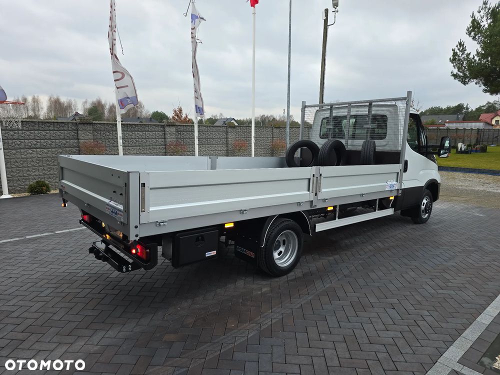 Iveco DAILY DAILY 35C18 / 50C18 HI-MATIC 9PALET 4,50cm Długi 850Kg ŁADOWNOŚĆ SALON PL 39 Tyś km STAN NOWY NOWY NOWY NA GWARANCJI TEMPOMAT FOTEL PNEŁMATYCZNY KLIMATYZACJA AUTOMATYCZNA LEDY BLOKADA MOSTU HAK FABRYCZNY - 8