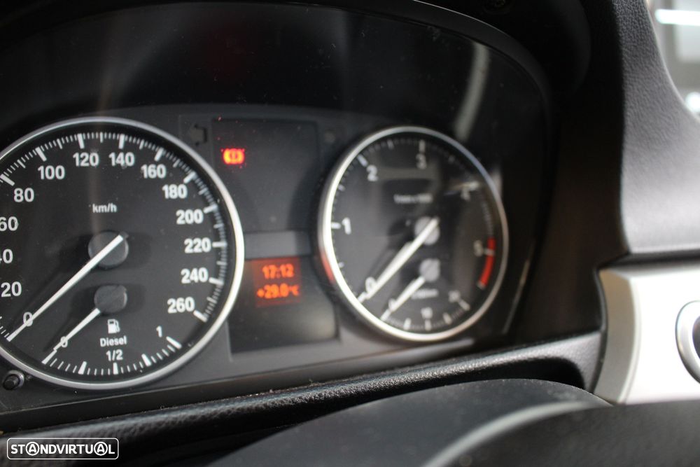 BMW 320 d Dynamic - 27