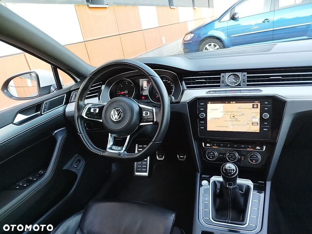 Volkswagen Passat - 12