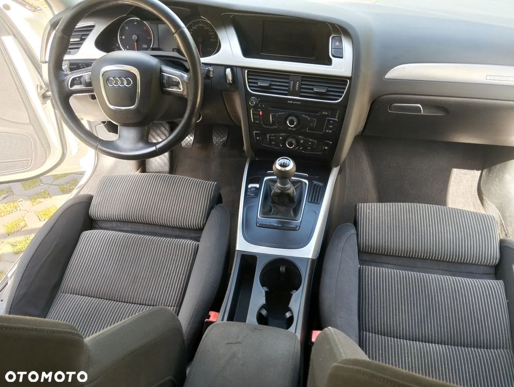 Audi A4 ver-avant-3-0-tdi-dpf-quattro-s-line-sportpaket-plus- - 26