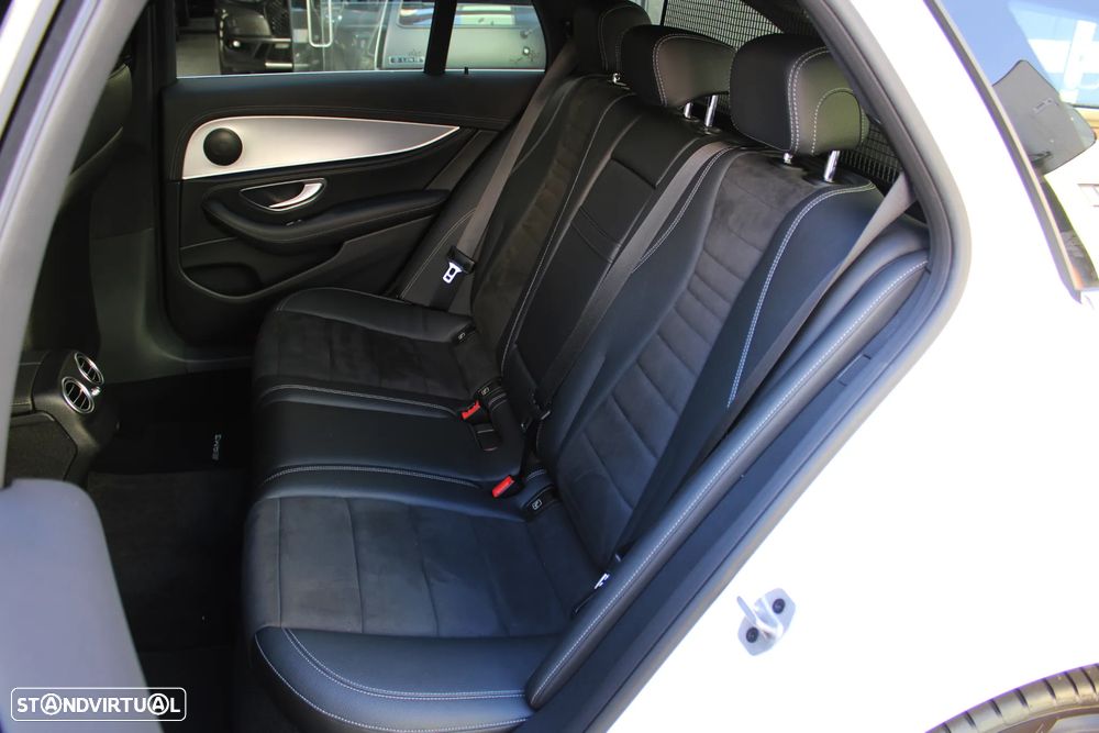 Mercedes-Benz E 300 de 4Matic 9G-TRONIC AMG Line - 26