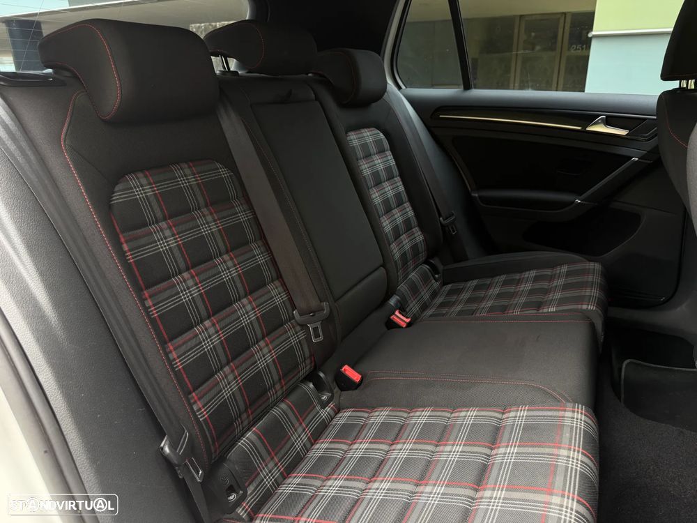 VW Golf GTI BlueMotion - 23
