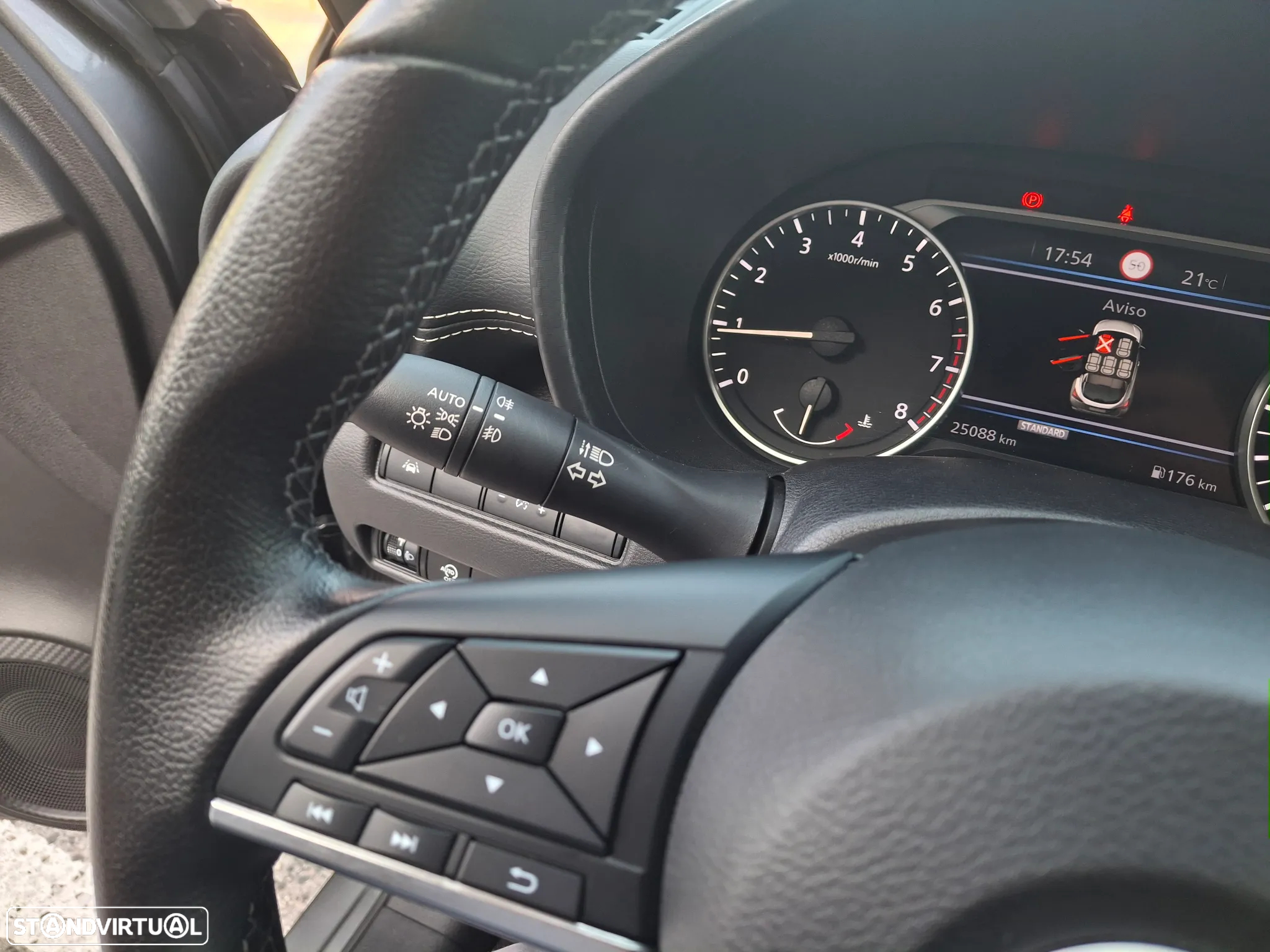 Nissan Juke 1.0 DIG-T N-Connecta NAV. - 17
