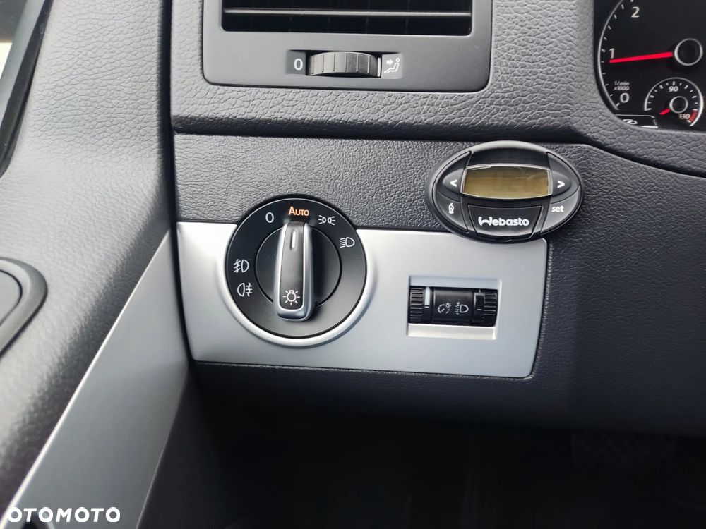 Volkswagen Multivan - 12