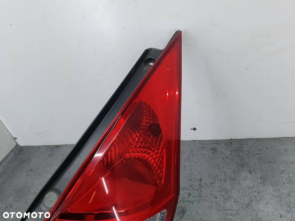 LAMPA TYLNA PRAWA HYUNDAI I30 I 92402-2R0 HATCHBACK - 4