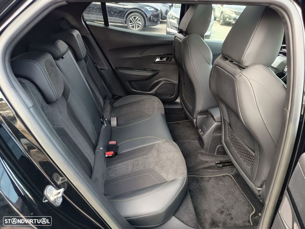 Peugeot e-2008 50 kWh GT - 10