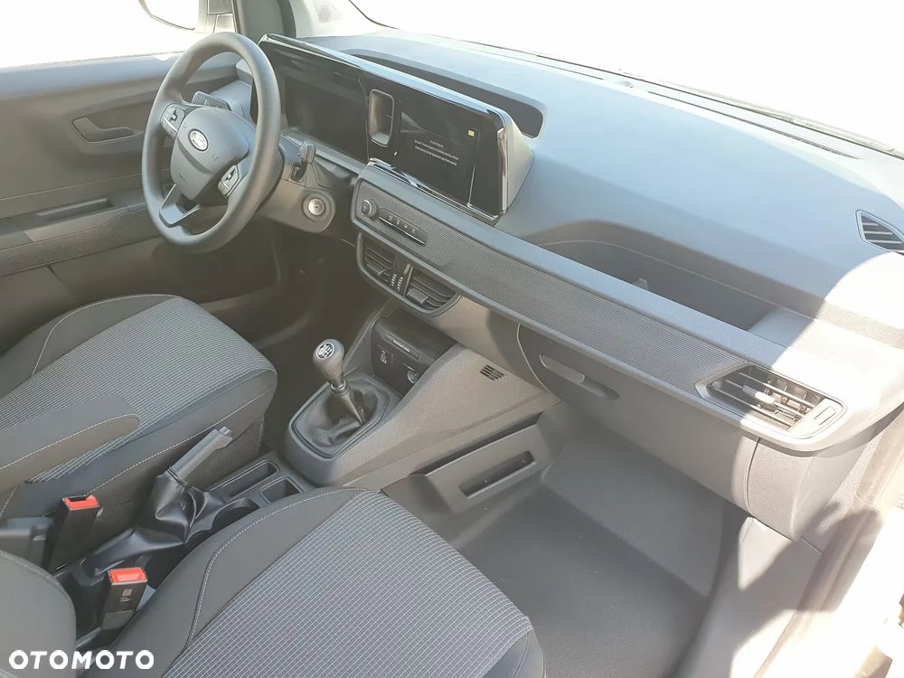 Ford Transit Courier - 12